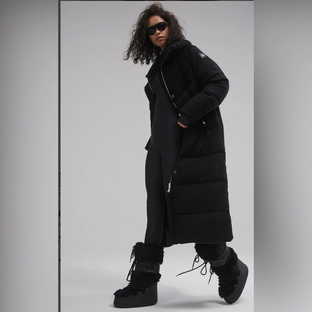 NWT Alo Yoga Snow Fall Puffer Coat Size XS Black Over coat.